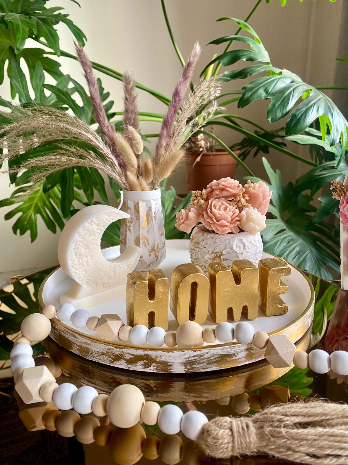 ستاند ديكور من الكونكريت والشمع الفواح