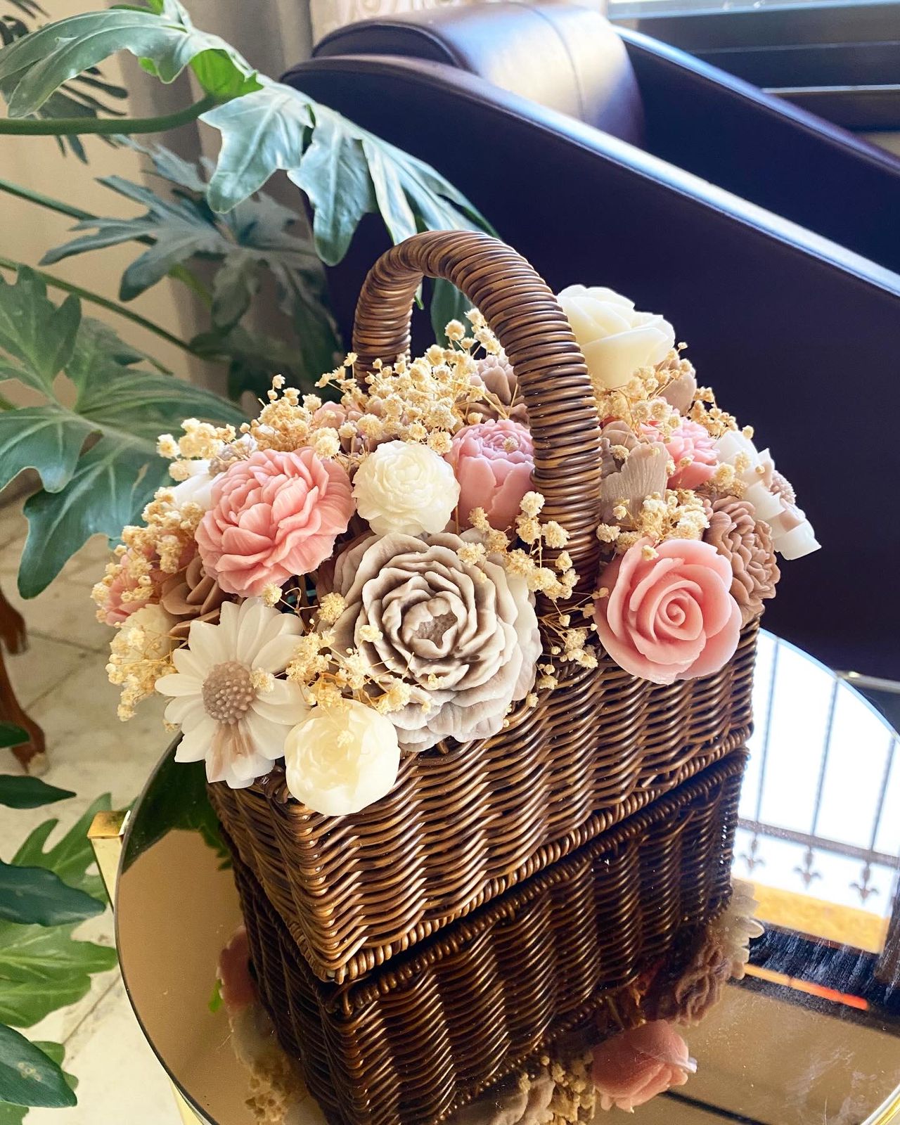 سلة من الشمع الفواح المعطر