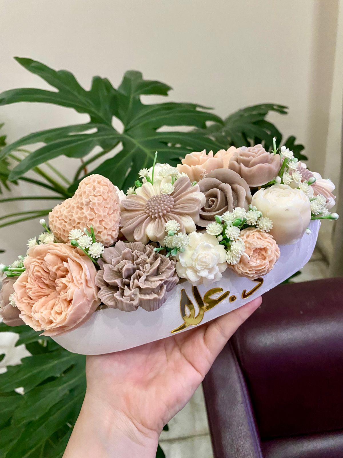 قوار من الشمع الفواح المعطر